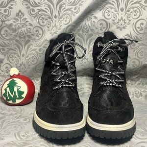 Women’s Black Hiker Sneakers / Ankle Boots – Size 7